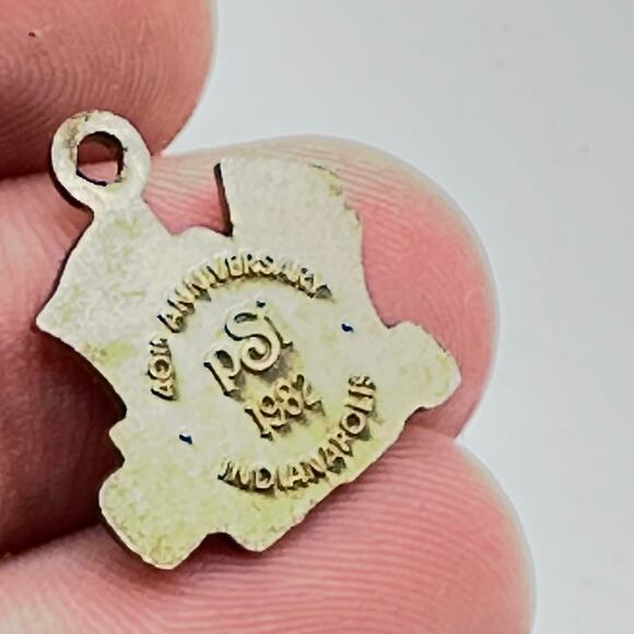 40th anniversary 1982 Indianapolis Race Charm - for Bracelet or Necklace - Picture 5 of 6